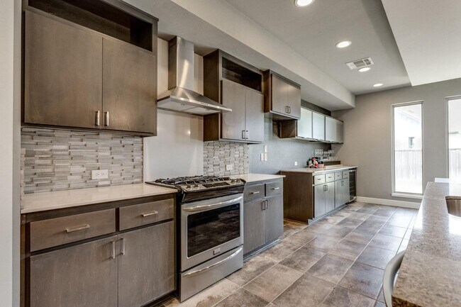 Building Photo - 2125 Heavenly Dr