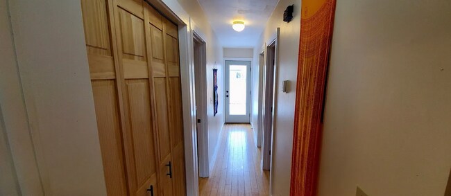 Building Photo - 3 Bedroom Townhome on Hunters Way
