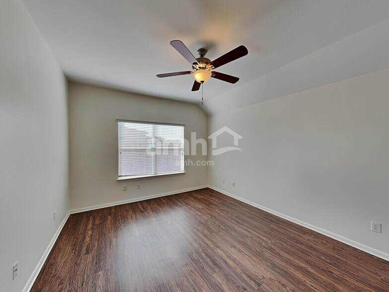 Building Photo - 8339 Loetsch Ridge Way