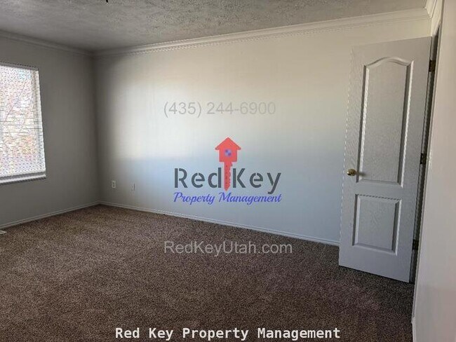 Building Photo - 790 N Single Family Home