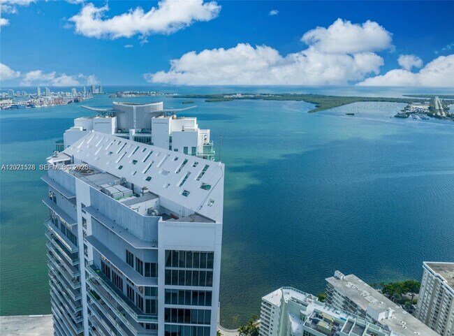 Building Photo - 1300 Brickell Bay Dr