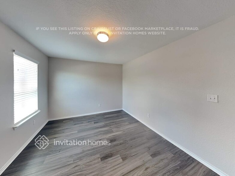 Building Photo - 1607 Crown Daisy