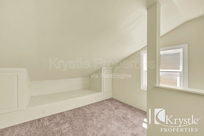 Building Photo - 549 Cedar St