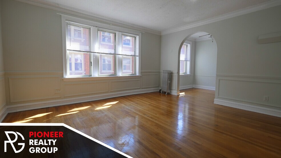 Building Photo - 546 W Surf St