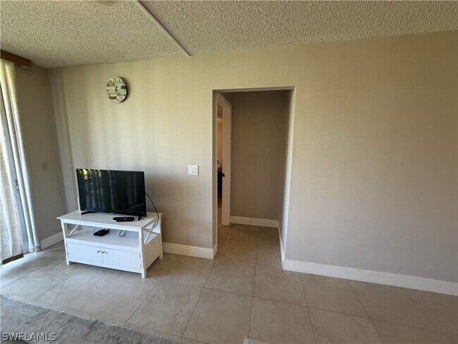 Building Photo - 1085 Forest Lakes Dr