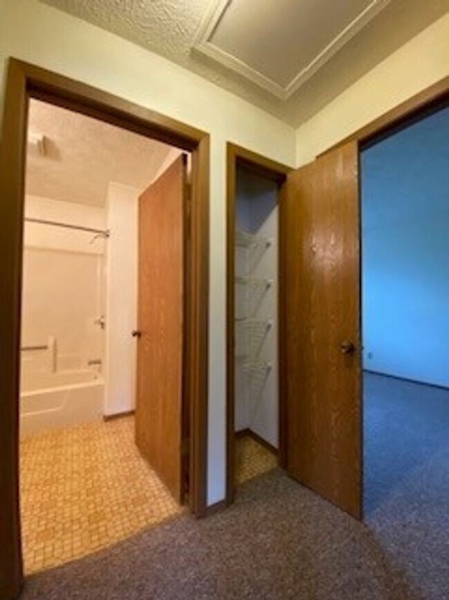 Building Photo - 208 S. Spring St.