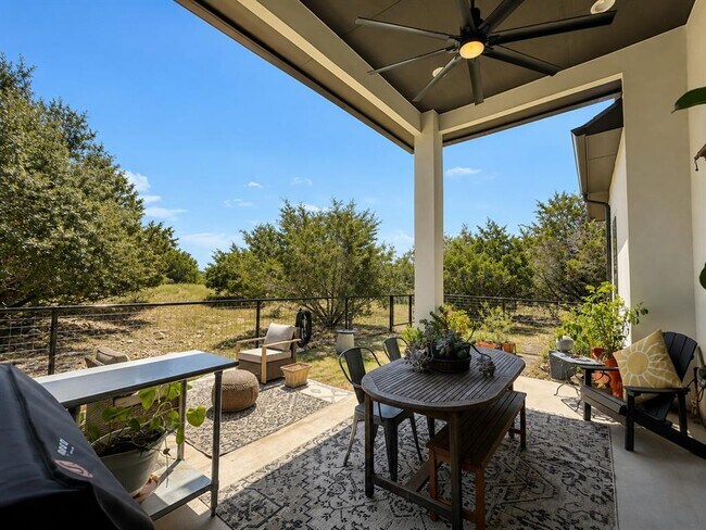 Building Photo - 365 Warbler Dr