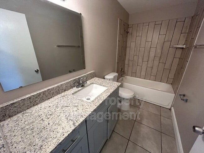 Building Photo - 605 Northlake Blvd