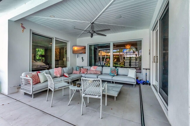 Building Photo - 5747 Paddington Way