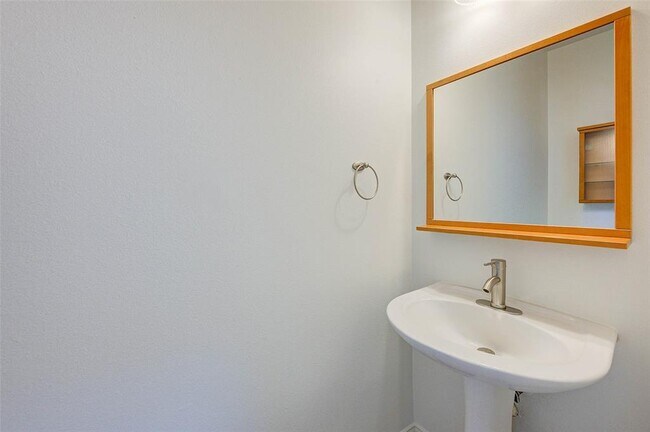 Building Photo - 14018 White Oak Gardens Dr