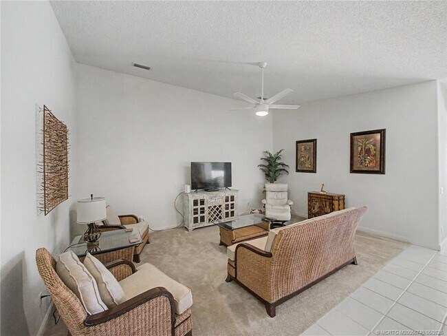 Building Photo - 8357 SE Double Tree Dr