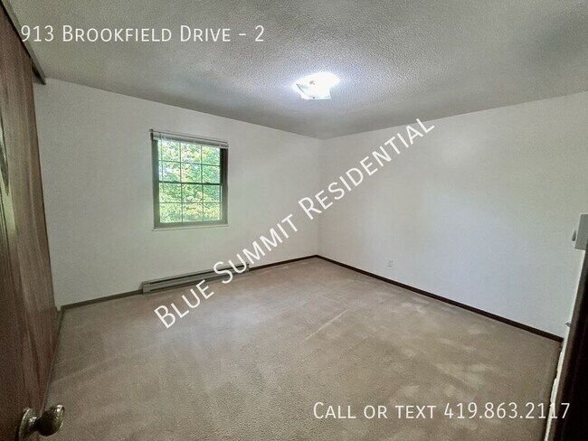 Building Photo - 913 Brookfield Dr