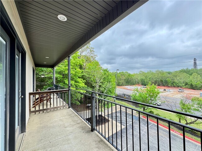 Building Photo - 2131 N Crossover Rd