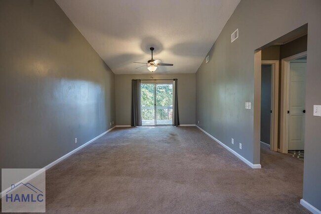 Building Photo - 910 Brett Dr