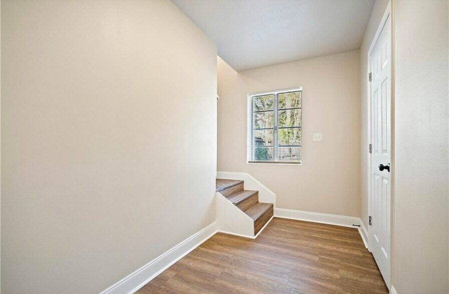 Building Photo - 1704 McGill Ave