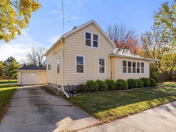 Building Photo - 1726 Iowa St