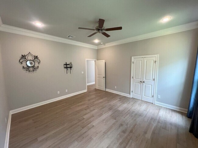 Building Photo - Beautiful 4-Bedroom Home in The Magnificen...