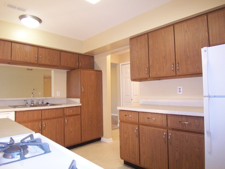 Building Photo - 111 Fieldcrest St