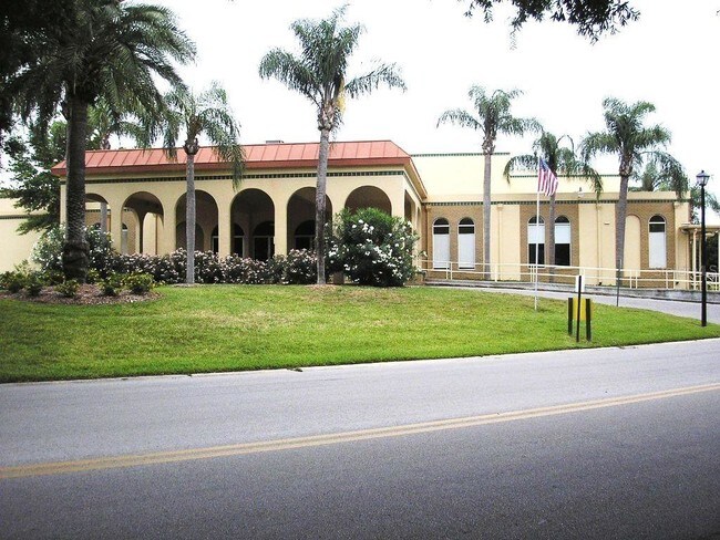 Building Photo - 2402 Ecuadorian Way