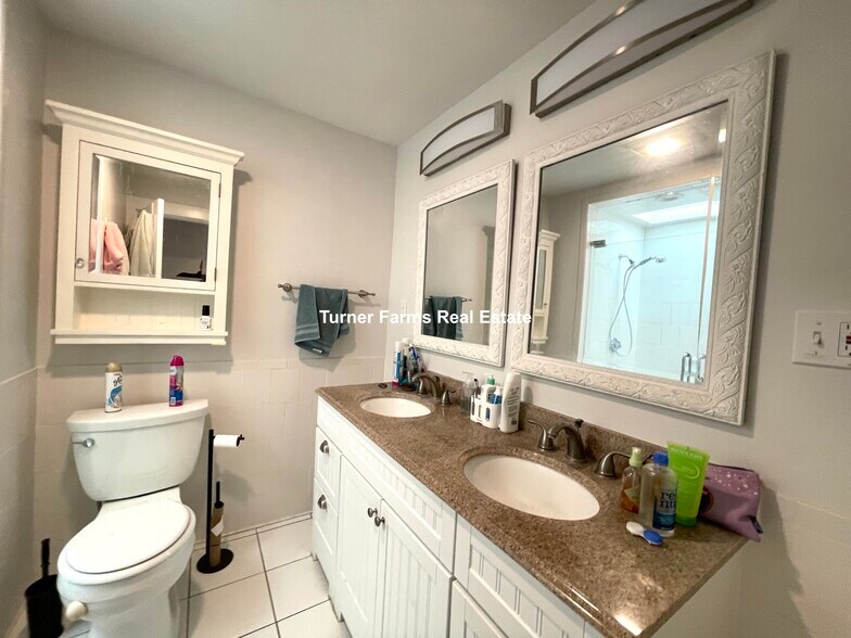 Building Photo - 27 Lambert St