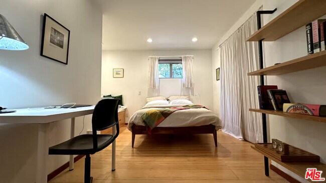 Building Photo - 3617 Maplewood Ave