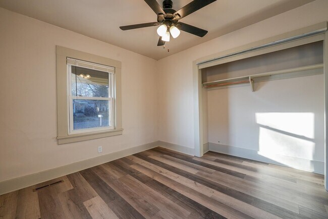 Building Photo - 406 N Star St