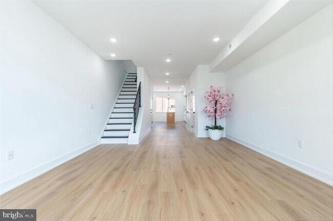 Building Photo - 737 N 42nd St