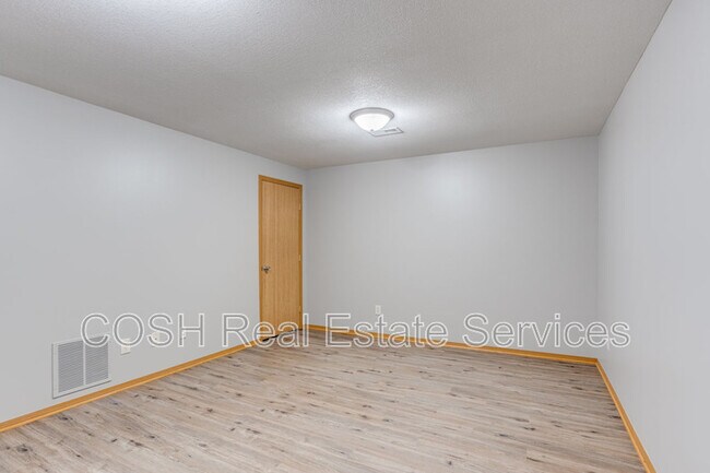 Building Photo - 1028 E Karla Ct