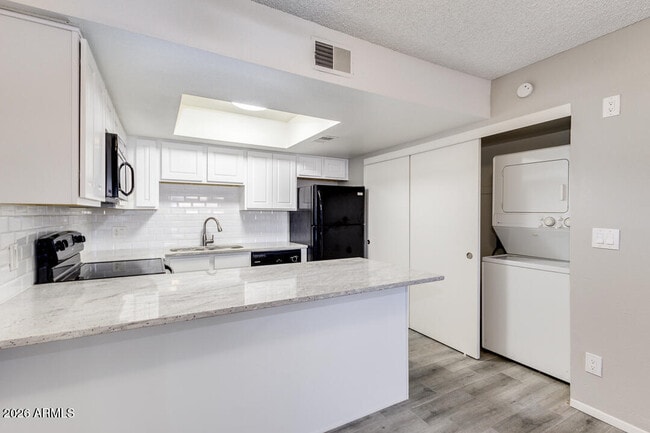 Building Photo - 2149 E 10th St