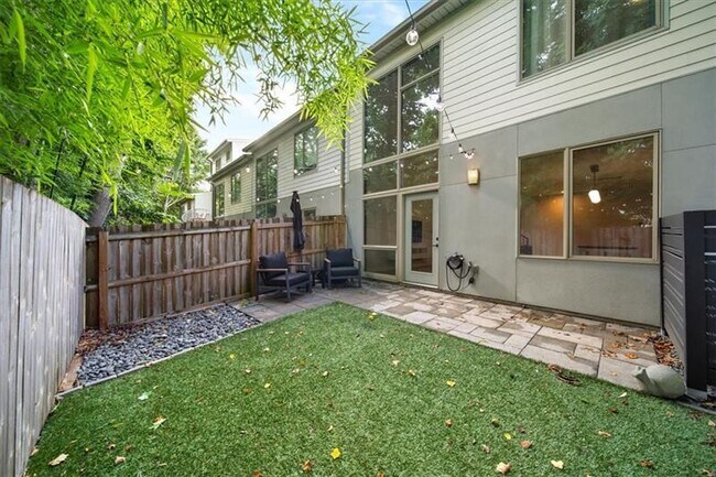 Building Photo - 1364 Rietveld Row NW