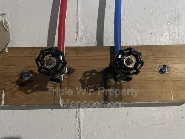 Building Photo - 10203 Trio Ln