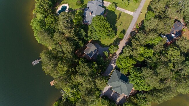 Building Photo - Rare opportunity to rent on LAKE MURRAY!