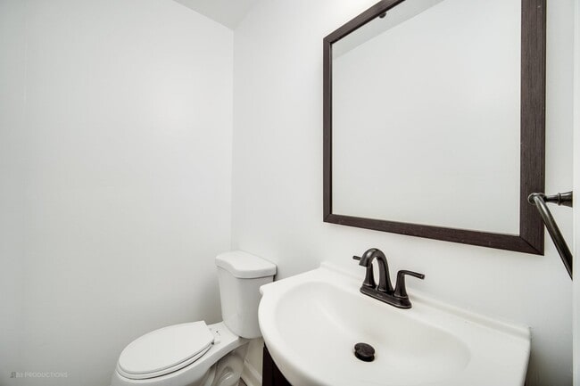 Building Photo - 946 Harvard Ln