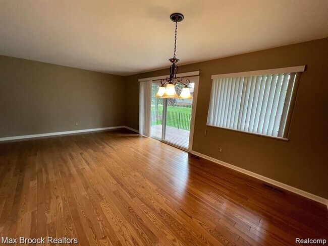 Building Photo - 4585 Laurel Club Cir