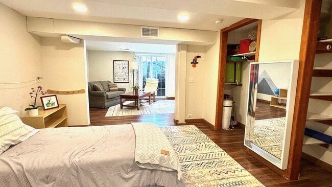 Building Photo - Rare Find! Spacious 1 Bed Apartment – Priv...