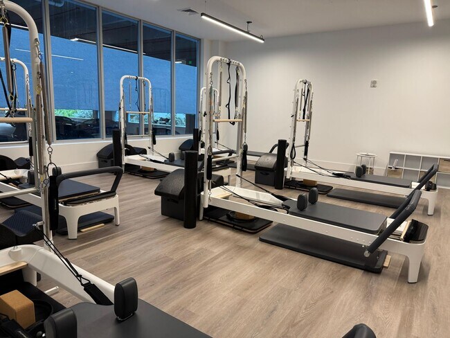 Building Photo - 1 Bed / 2 Bath UNIT 3-218