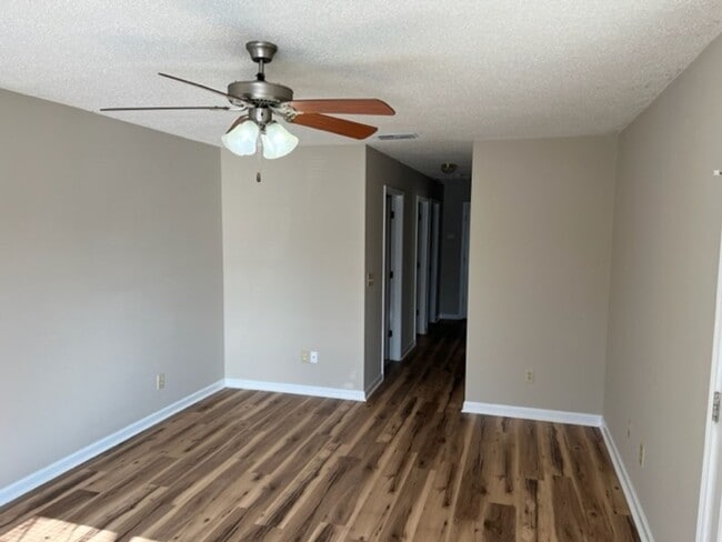 Building Photo - Rockcreek Dr #10 &amp; 12