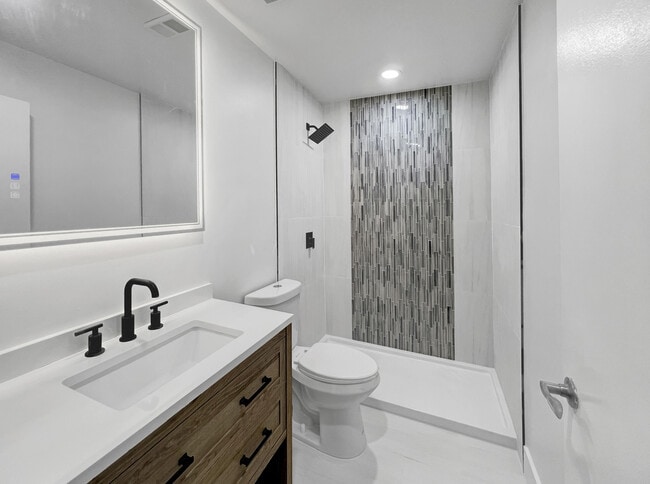 Building Photo - 1050 Crystal Way