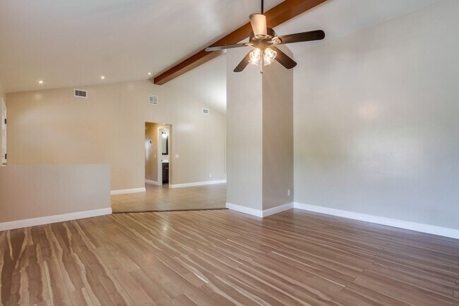 Building Photo - Beautiful 3 Bedroom + Den Home in the Foot...