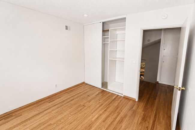 Building Photo - Spacious Corner Lot Home in Desirable Ventura Neighborhood!