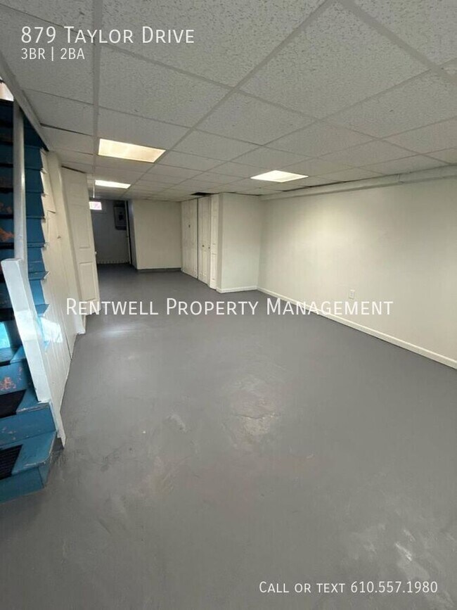 Building Photo - 879 Taylor Dr