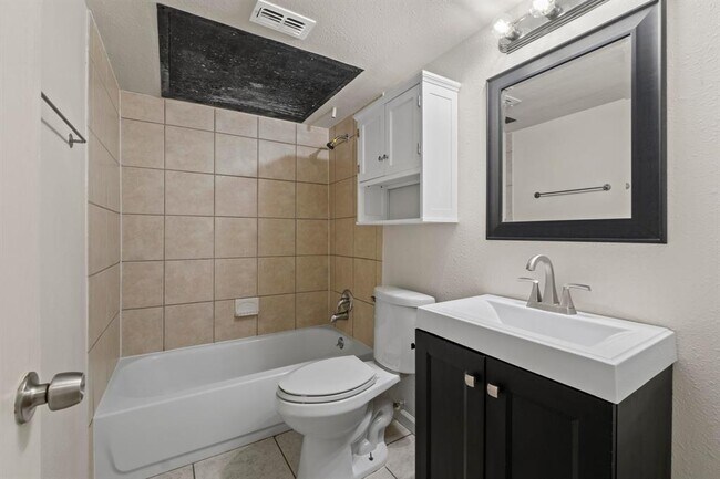 Building Photo - 2708 S 1st St