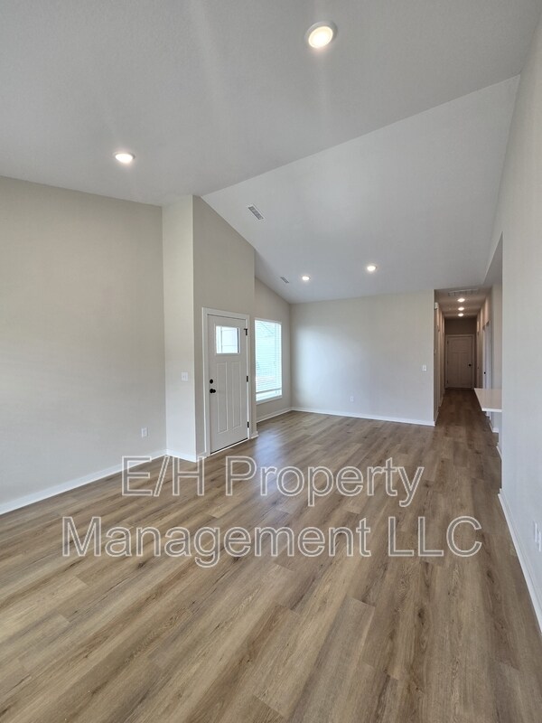 Building Photo - 12195 Fennec St