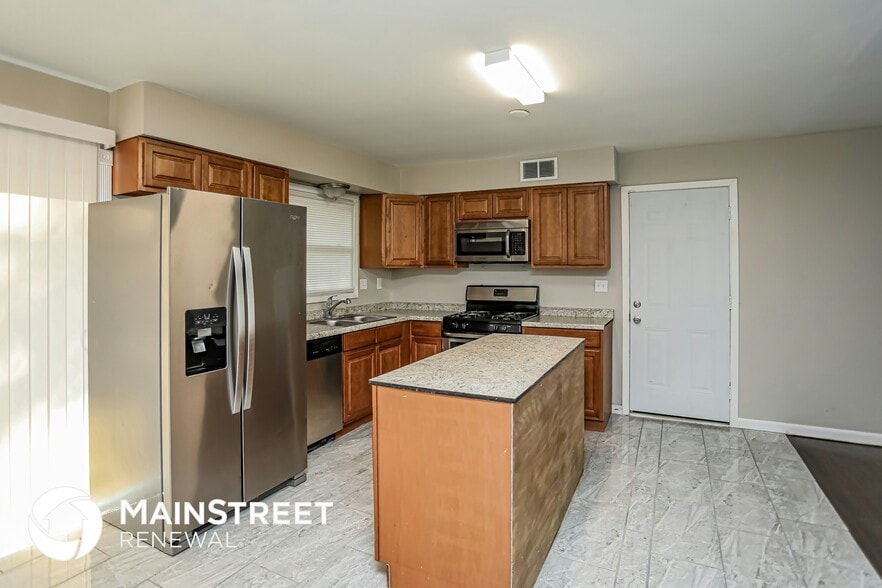 Building Photo - 7308 Maywood Ave