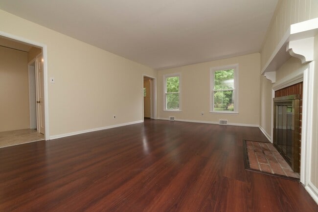 Building Photo - Rose Tree Media SD! Large yard, finished basement, attached garage, electric fireplace and comple...
