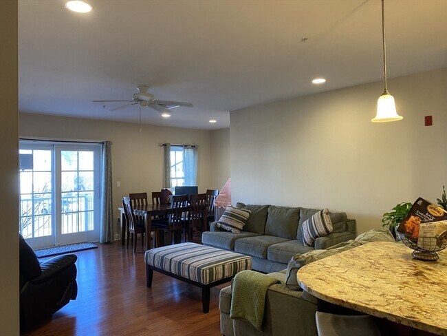 Building Photo - 245 Cambridge St