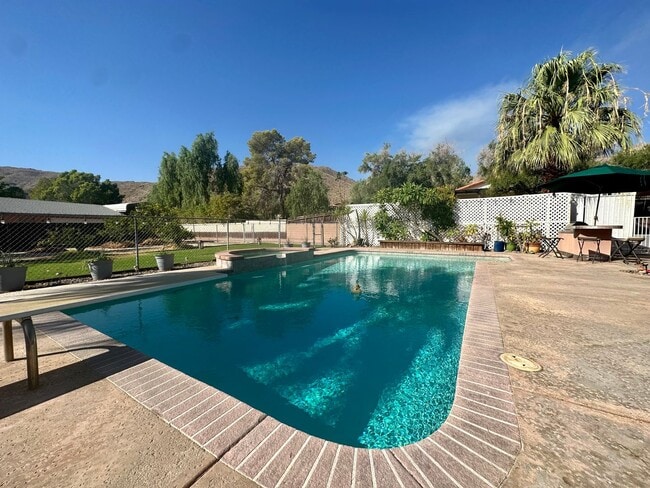 Building Photo - COMING SOON! AMAZING 3 Bedroom 3 Bathroom ...