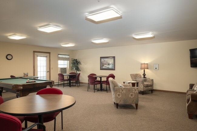 Building Photo - 1 bed, 1 bath independent senior living (55+ years of age) heat, hot water, & electricity include...