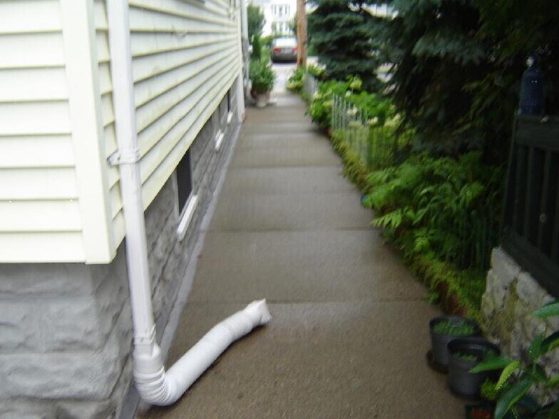 Building Photo - 54 Varnum St