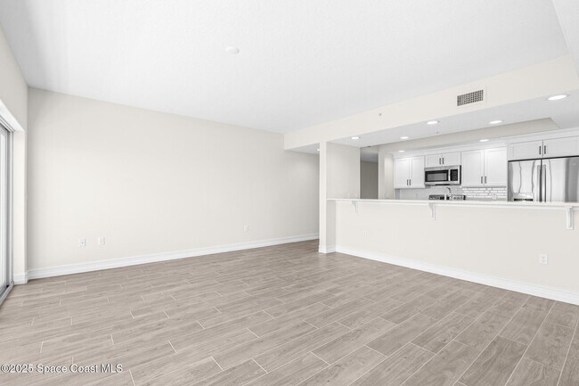 Building Photo - 1805 Riverside Dr